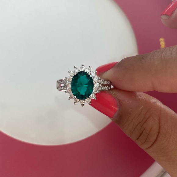 ✨Vintage Emerald Ring✨ - Picture 4 of 7